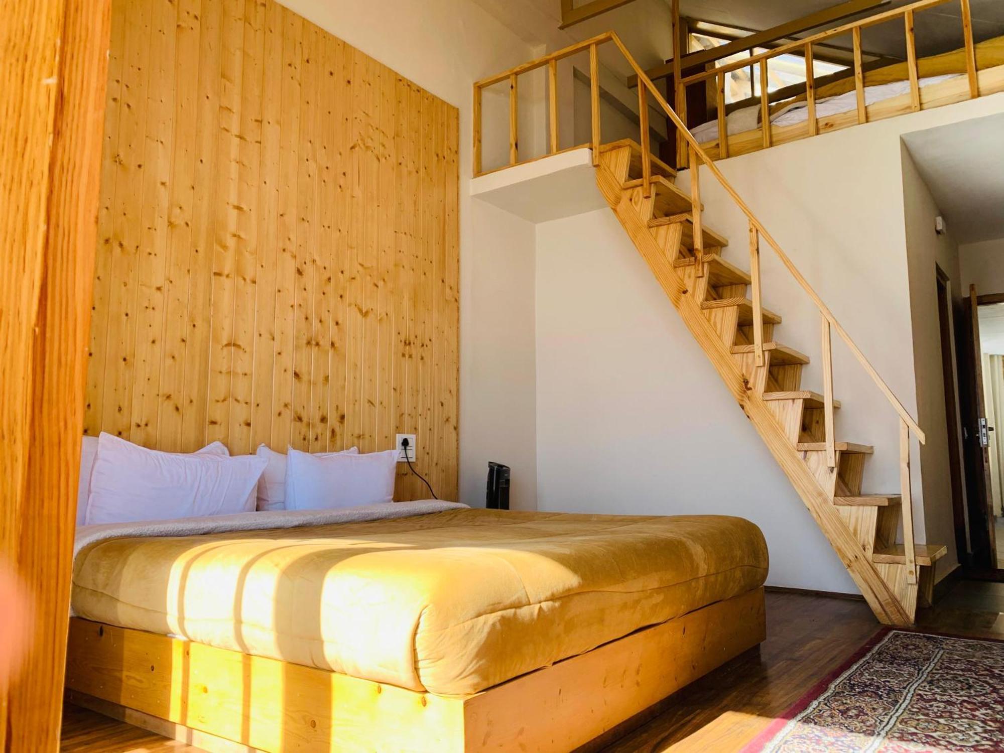 The Bulevar - Whispering Willows Hotel Sissu Bagian luar foto