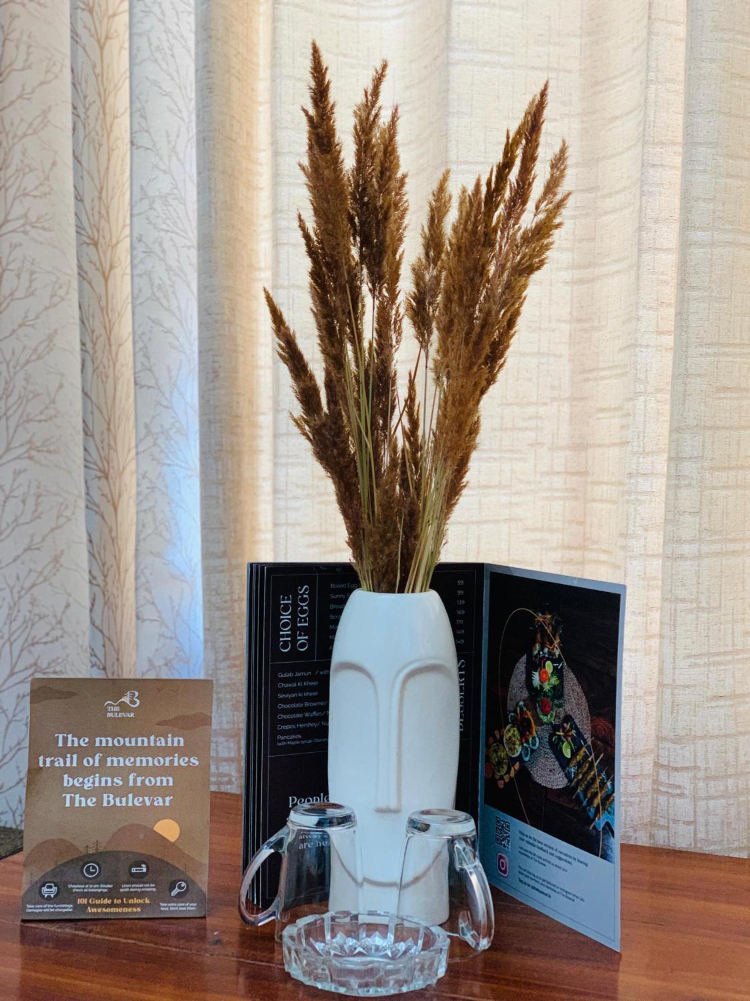 The Bulevar - Whispering Willows Hotel Sissu Bagian luar foto