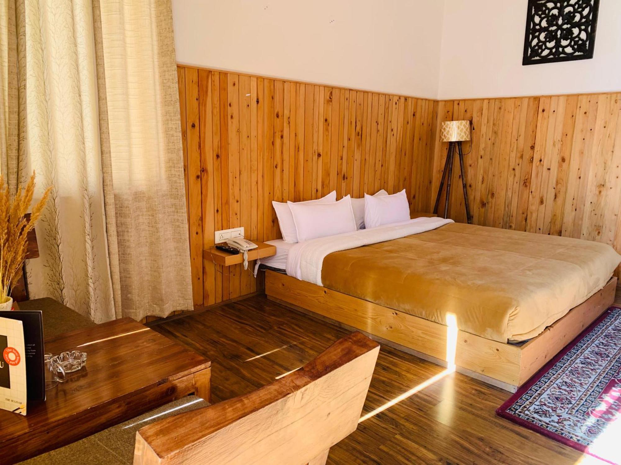 The Bulevar - Whispering Willows Hotel Sissu Bagian luar foto