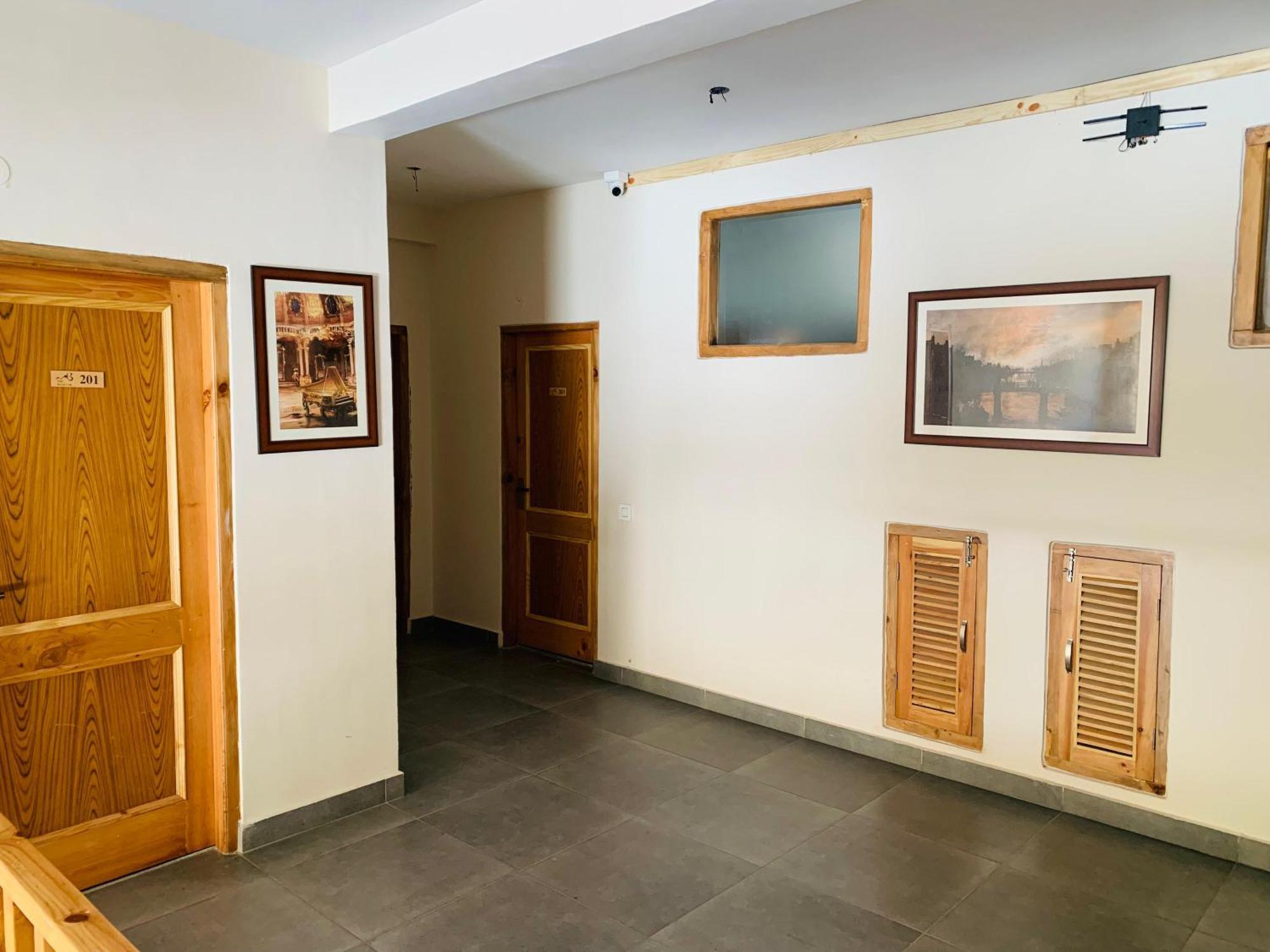 The Bulevar - Whispering Willows Hotel Sissu Bagian luar foto