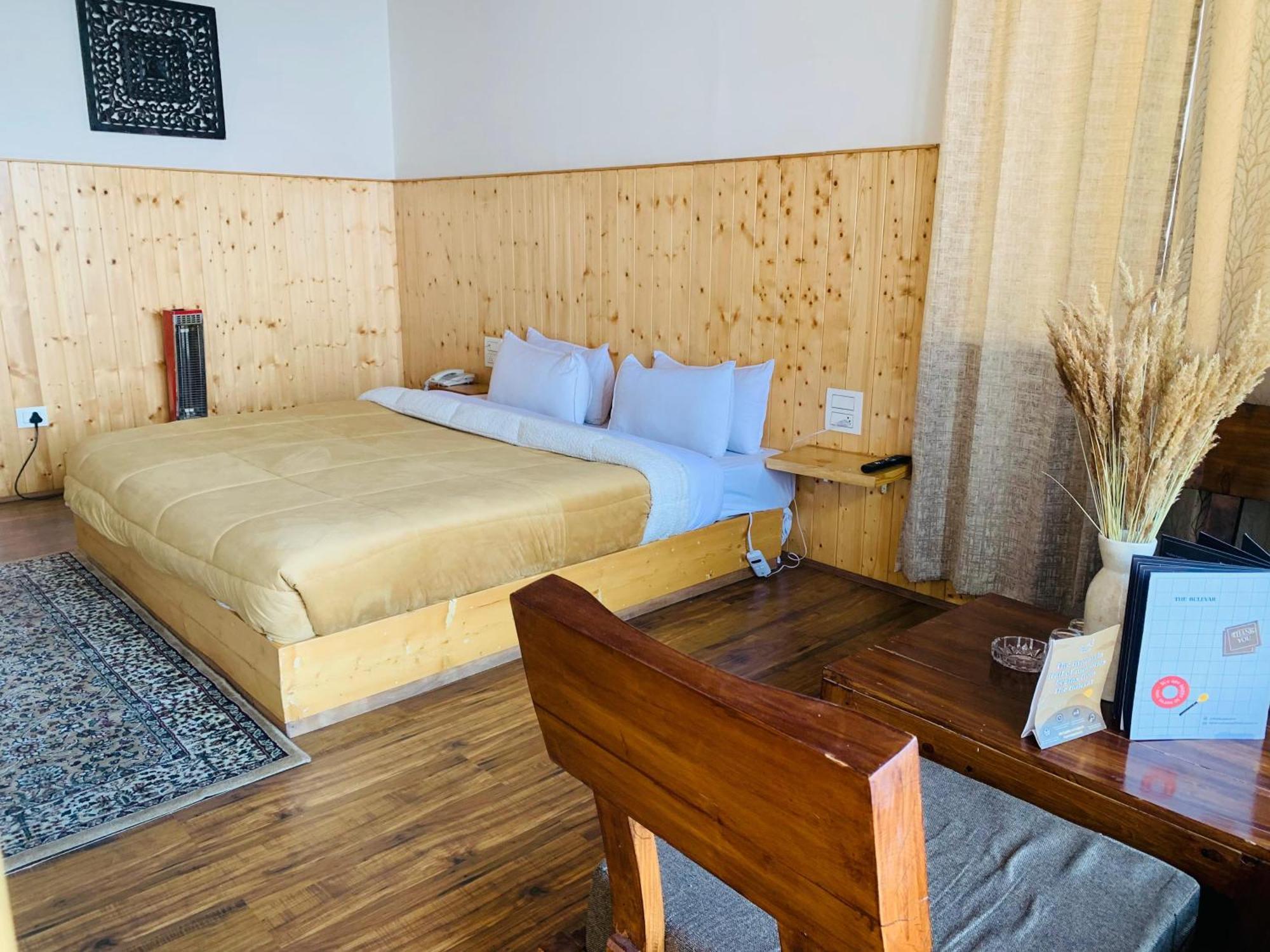 The Bulevar - Whispering Willows Hotel Sissu Bagian luar foto