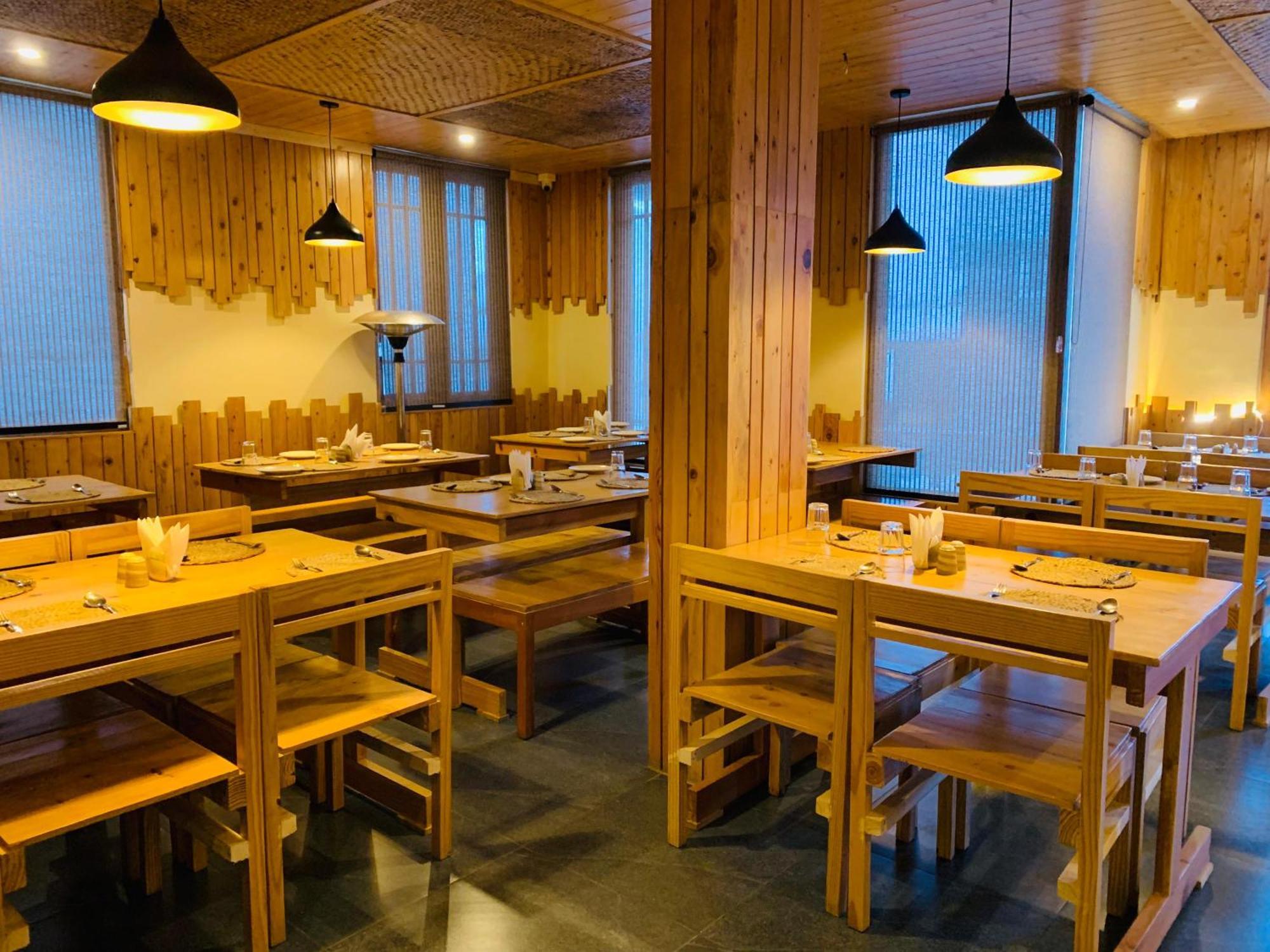 The Bulevar - Whispering Willows Hotel Sissu Bagian luar foto