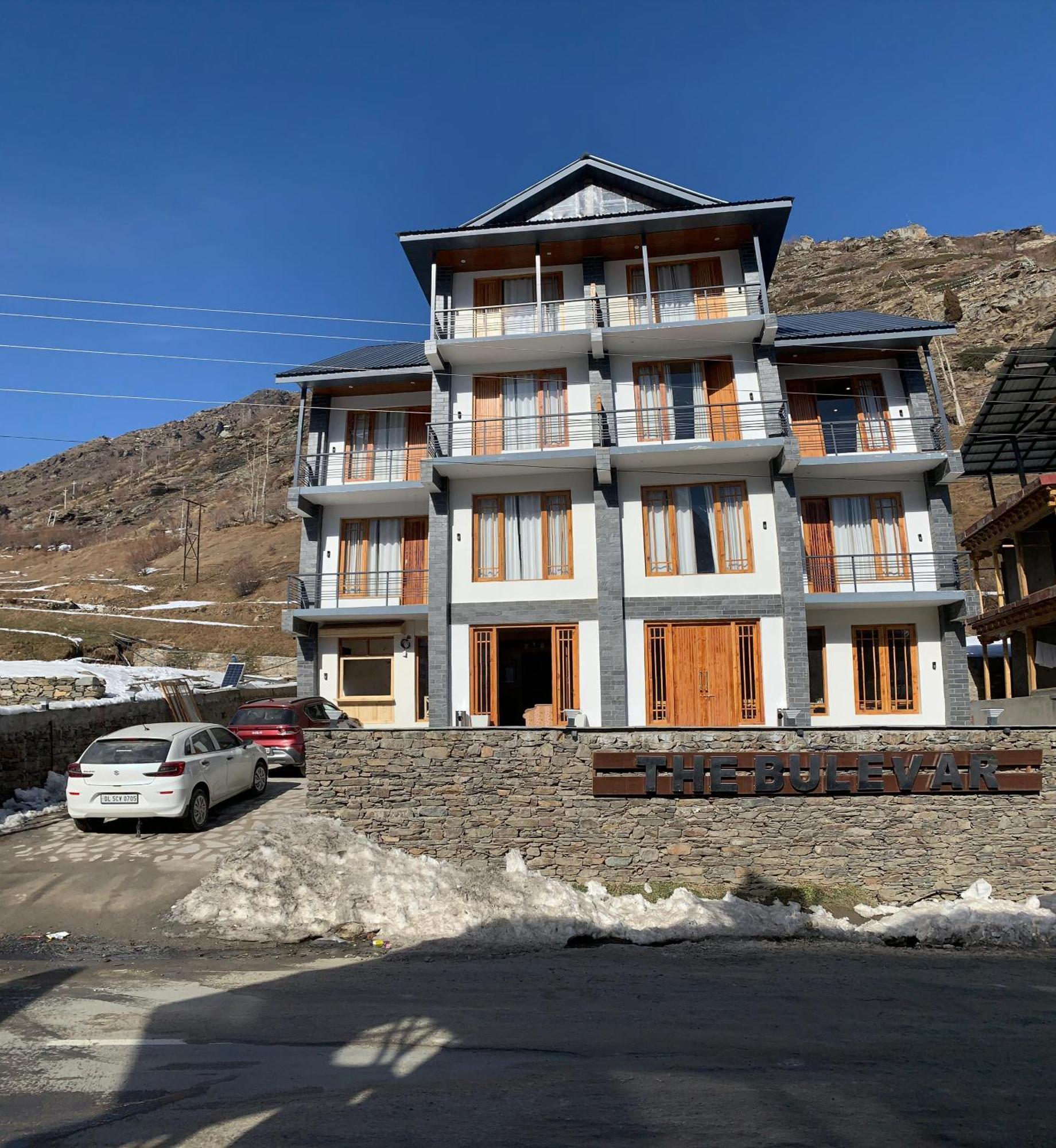 The Bulevar - Whispering Willows Hotel Sissu Bagian luar foto