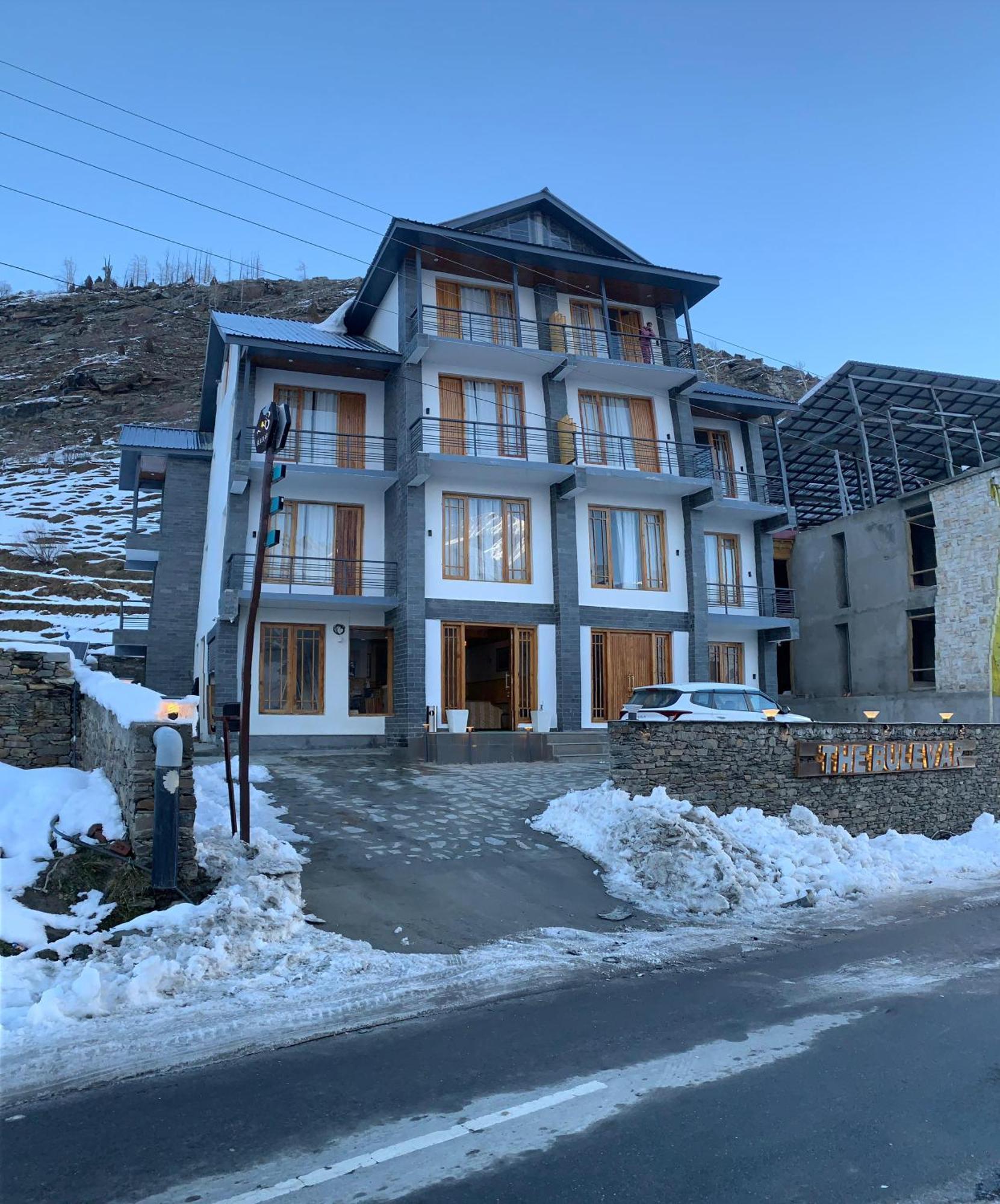 The Bulevar - Whispering Willows Hotel Sissu Bagian luar foto